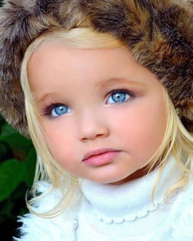 De « poupée humaine » à ado discrète : que devient Aira Brown, l’enfant-star aux yeux de saphir, 15 ans après ?