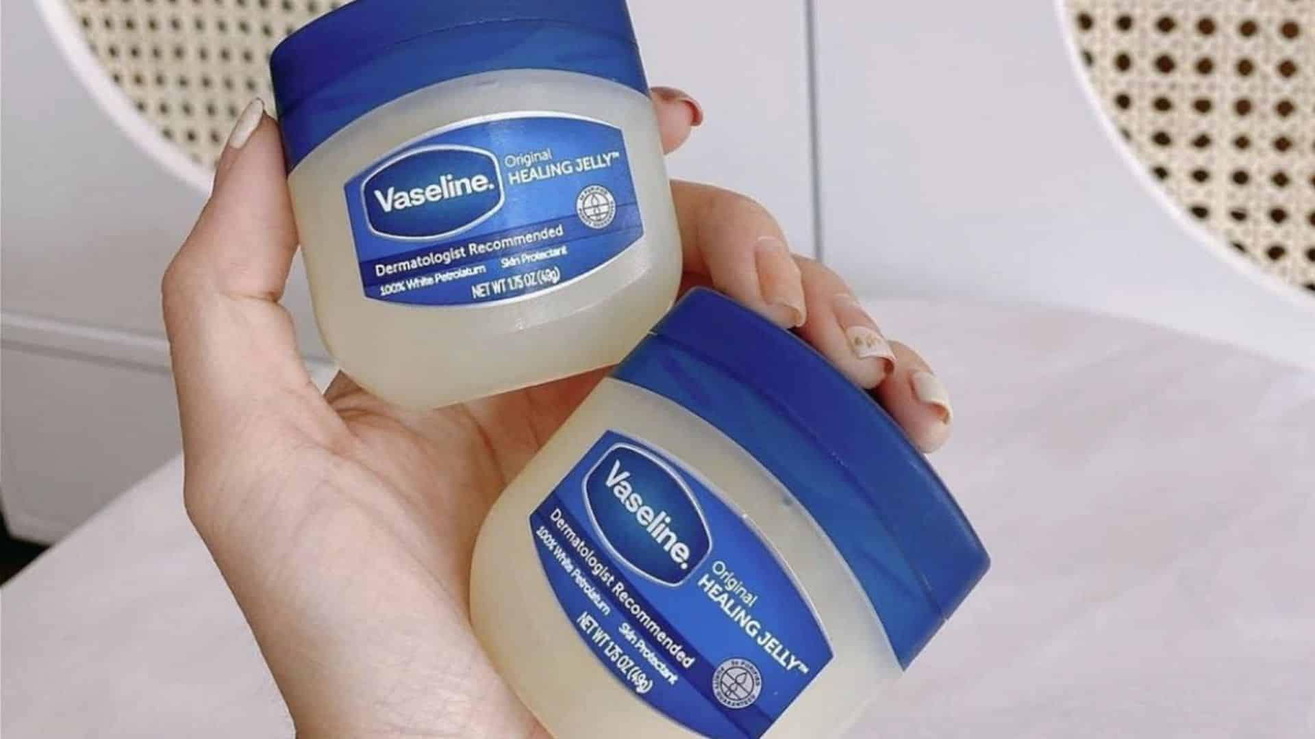 Pot de vaseline et cuillère