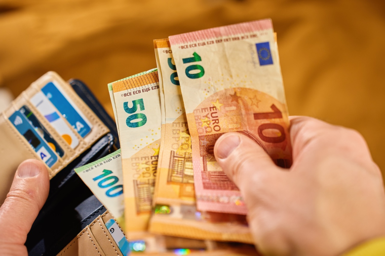 Combien de cash peut-on vraiment stocker chez soi sans enfreindre la loi ? La réponse va vous surprendre