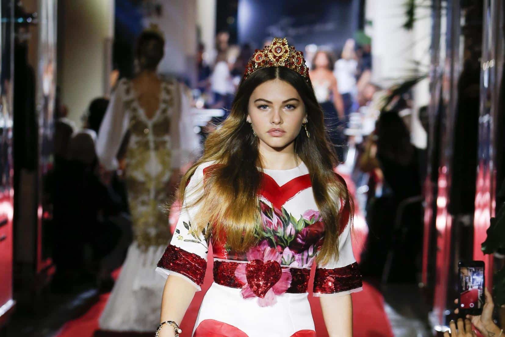 Thylane Blondeau défilant pour Dolce & Gabbana