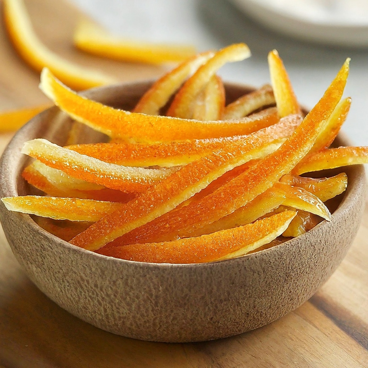 Écorces d’orange et clous de girofle : la recette oubliée qui revient en force pour un bien-être 100 % naturel