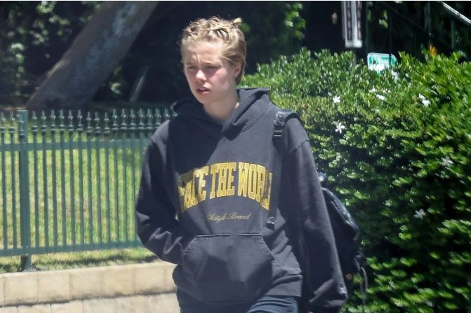 Et si refuser la gloire était la plus grande des rébellions ? Shiloh Jolie-Pitt bouscule les codes et trace sa propre route, loin des paillettes.