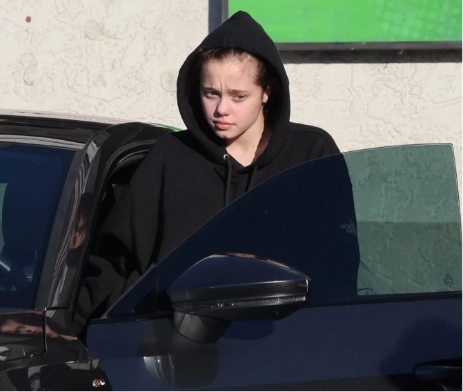 Et si refuser la gloire était la plus grande des rébellions ? Shiloh Jolie-Pitt bouscule les codes et trace sa propre route, loin des paillettes.