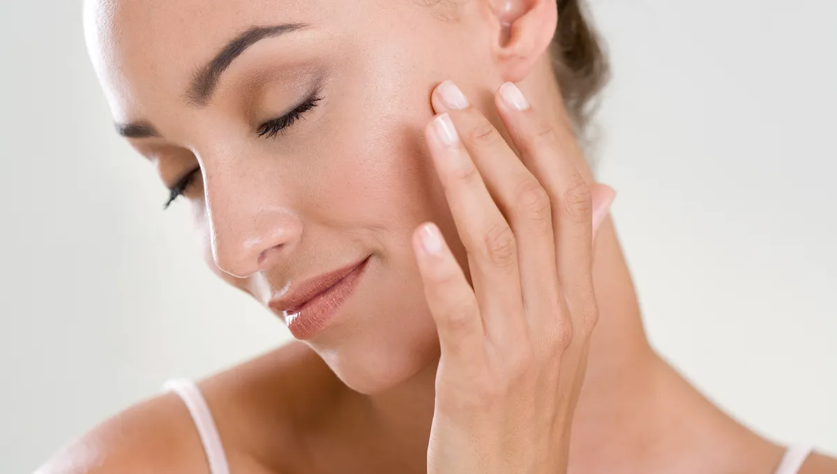 Ces 5 lotions toniques maison au clou de girofle vont révolutionner votre routine beauté