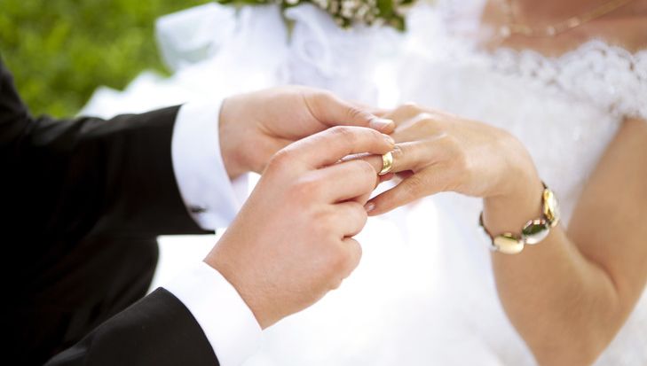 J’ai retrouvé mon premier amour à 61 ans – le soir de nos noces, une révélation a pulvérisé mes certitudes