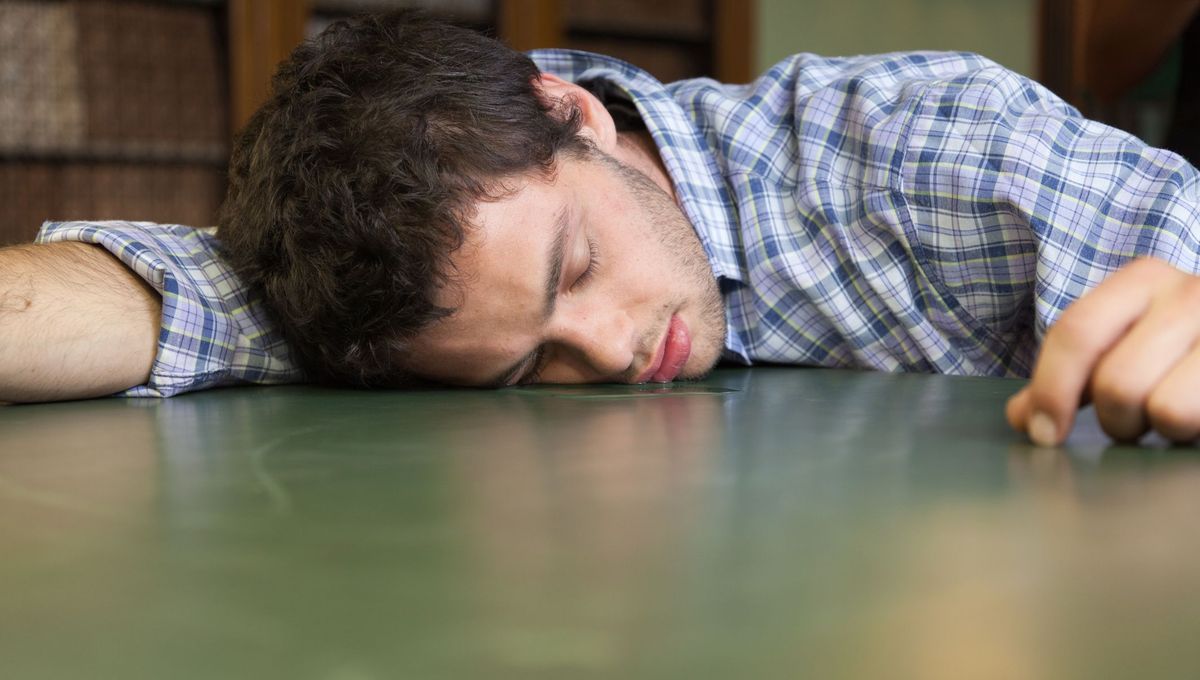 Votre oreiller est humide au réveil ? Ce que votre corps essaie vraiment de vous dire