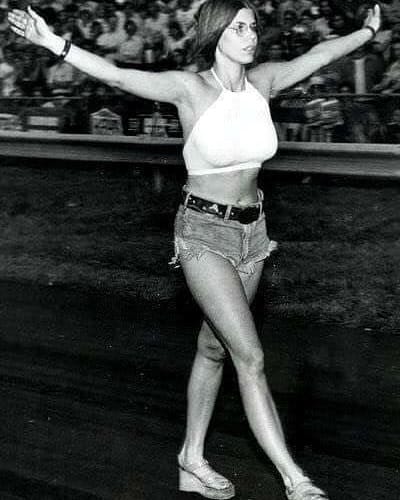 Cette femme a révolutionné les courses de dragsters sans jamais prendre le volant