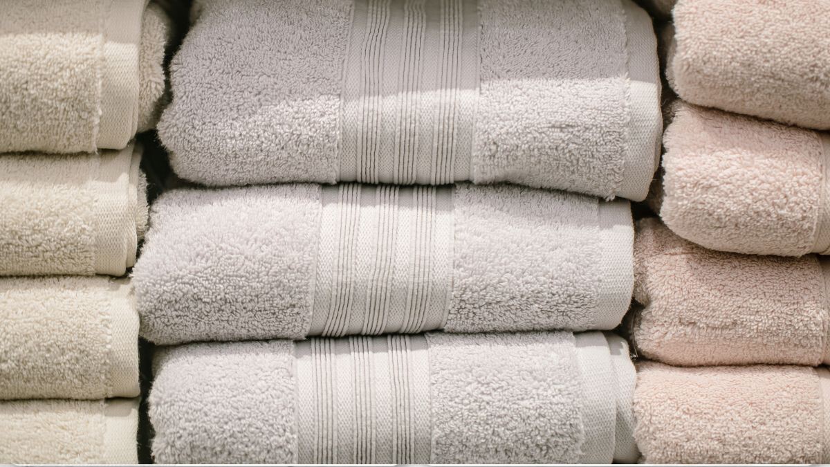 Vos vieilles serviettes ont encore de beaux jours devant elles : 7 idées futées pour les recycler sans effort
