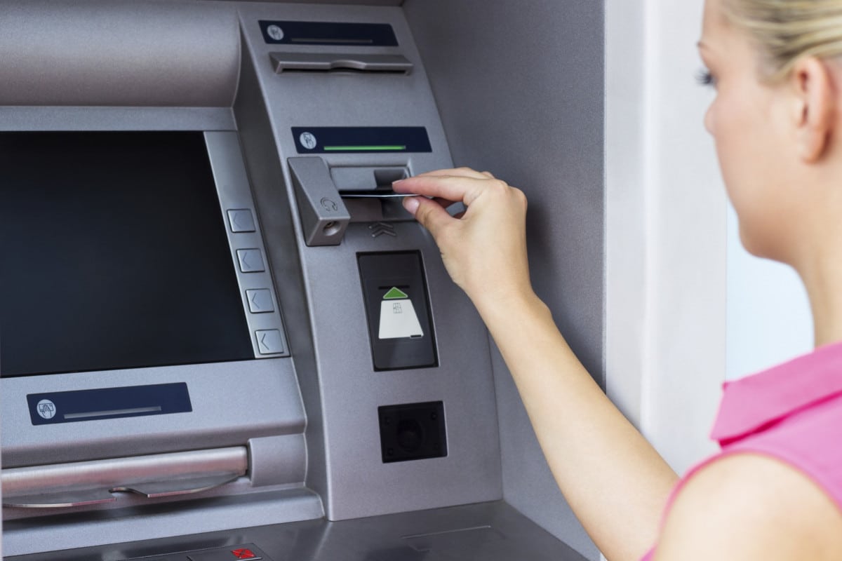 Distributeur automatique de billets en voie de disparition