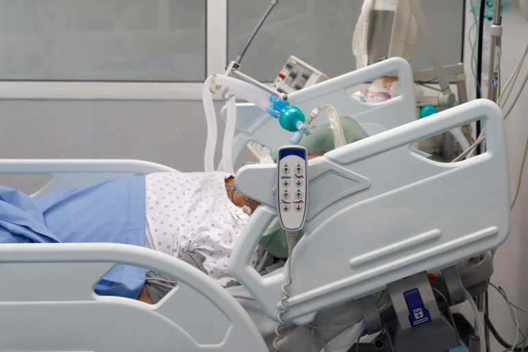 Hospitalisée et seule, une présence nocturne murmure mon prénom : qui est cette mystérieuse visiteuse ?