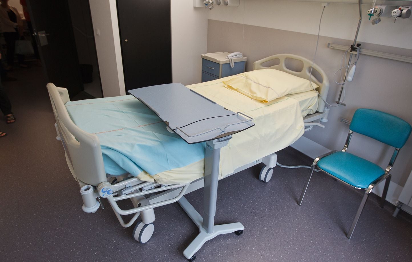 Hospitalisée et seule, une présence nocturne murmure mon prénom : qui est cette mystérieuse visiteuse ?