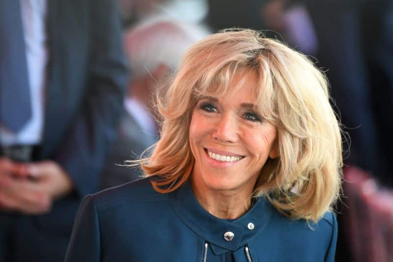 Brigitte Macron avec une frange stylisée