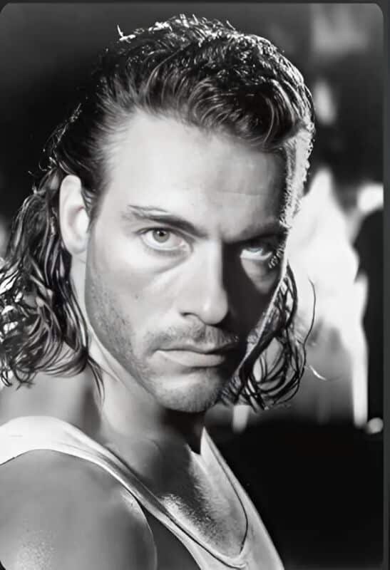Le destin insoupçonné de Jean-Claude Van Damme : du petit garçon timide au héros d'Hollywood