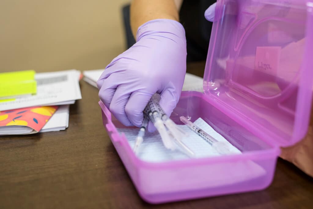 Vaccins anti-Covid : une équipe de Yale identifie un syndrome inédit chez certains vaccinés