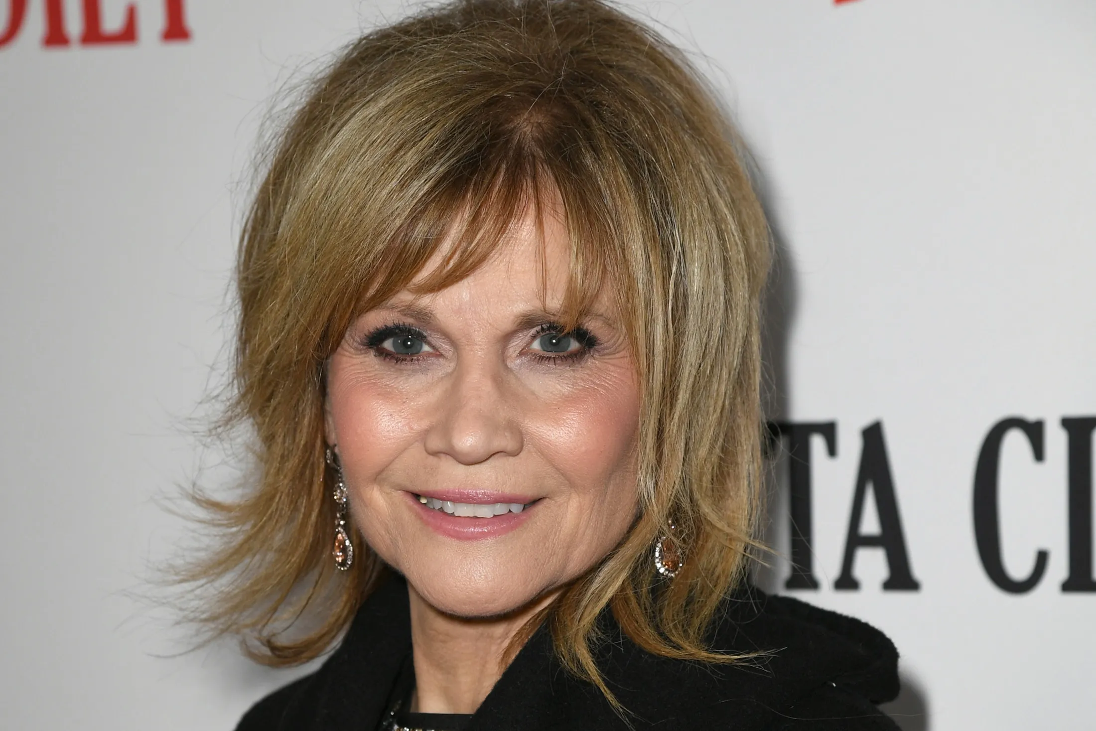 Markie Post : l’héritage lumineux d’une actrice qui a conquis nos cœurs