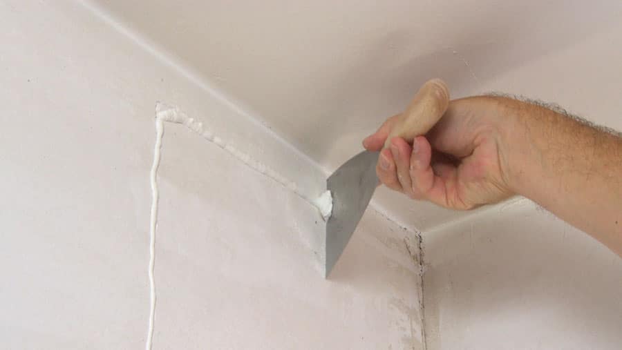 Fissures dans les murs propices aux cafards