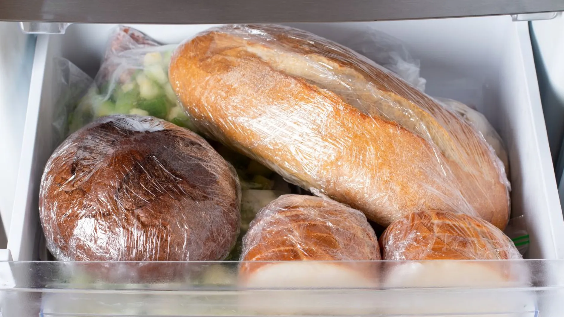 Pain congelé : les erreurs qui gâchent tout et les astuces pour enfin le garder savoureux
