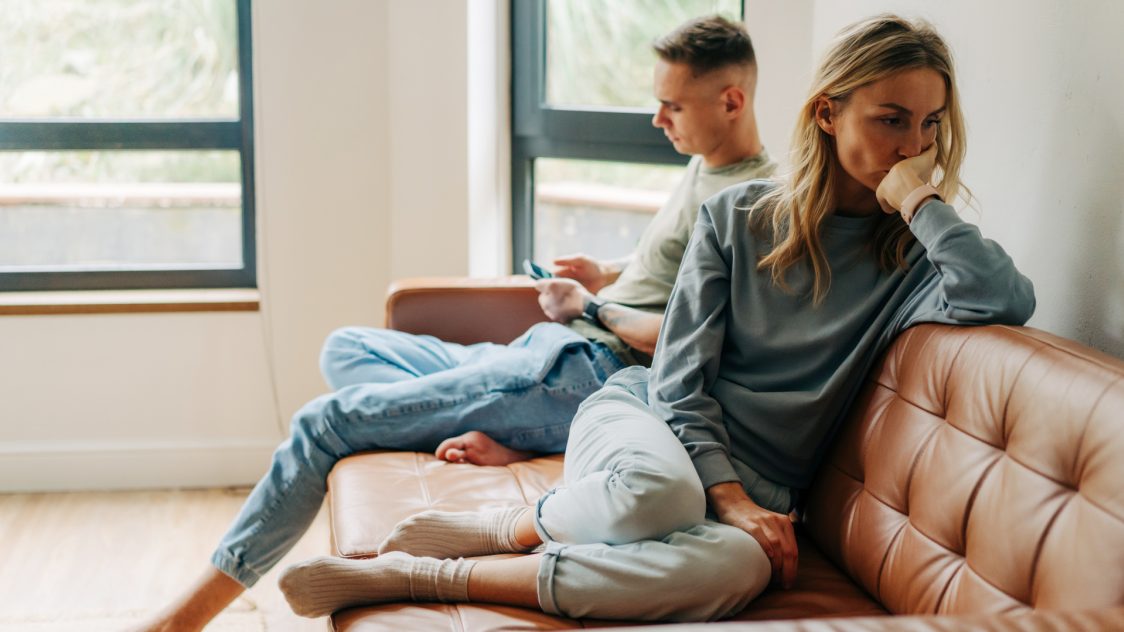 Six indices discrets qui révèlent un passé amoureux bien gardé