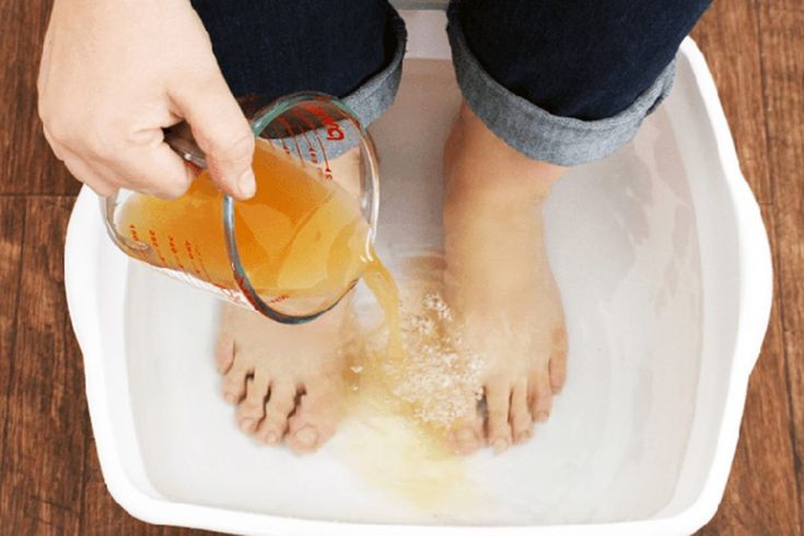 Neuf soucis quotidiens que vos pieds peuvent oublier grâce à un bain au vinaigre une fois par semaine