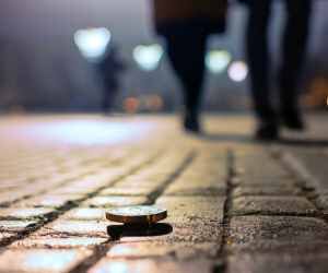 Décrypter la petite pièce trouvée sur le trottoir : hasard ou message de l’univers ?