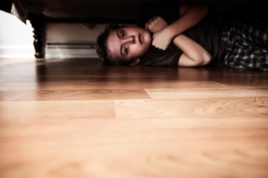 Quand une femme planifie une mise en scène sous le lit, son mari lui offre une punchline inattendue