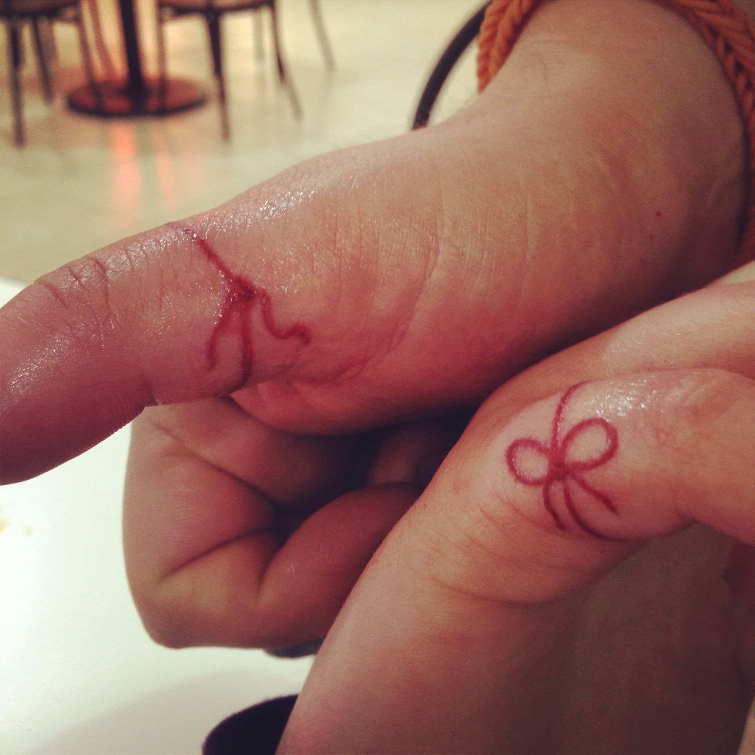 Exemple de tatouage de fil rouge