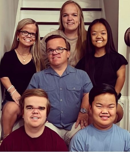 Les médecins leur avaient assuré qu’ils n’auraient jamais d’enfants, et pourtant, aujourd’hui, ils en élèvent cinq et forment une famille vraiment hors du commun