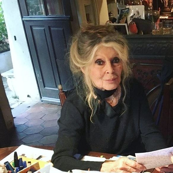 À 65 ans, le fils unique de Brigitte Bardot mène une existence étonnamment discrète et épanouie