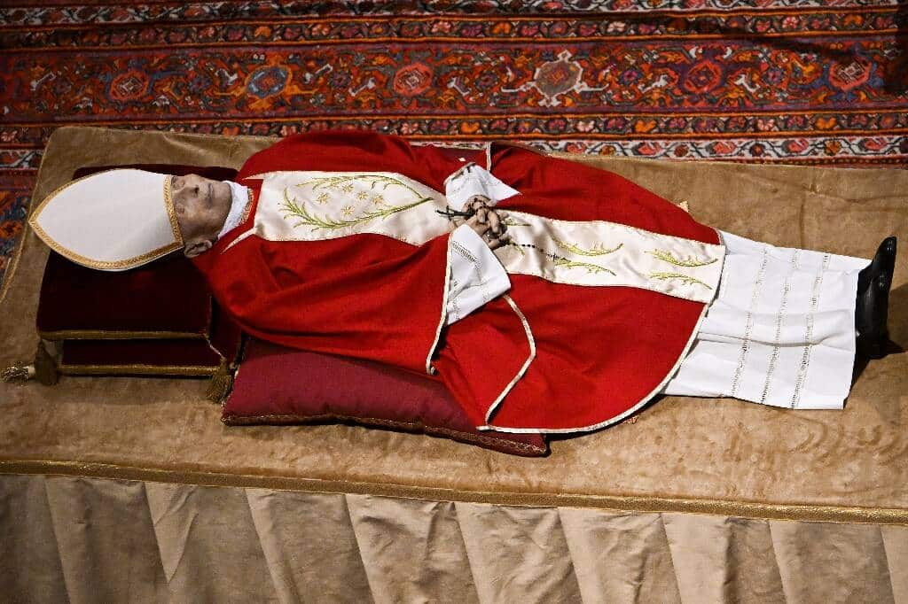 La tache sombre sur le visage du Pape François : ce que révèlent vraiment les experts