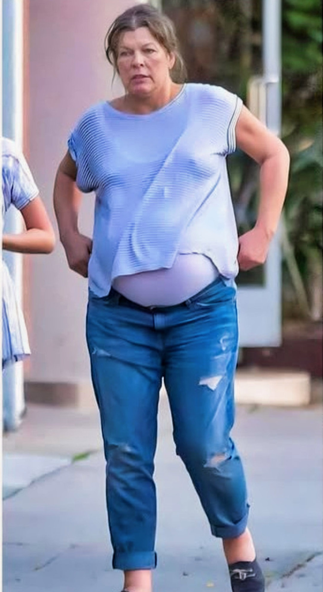 Une star hollywoodienne fête ses 50 ans avec une carrière emblématique et une énergie débordante. Saurez-vous deviner de qui il s’agit ?