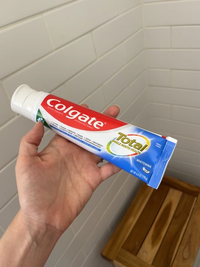 Le dentifrice, votre allié surprenant pour dire adieu aux fourmis et aux cafards