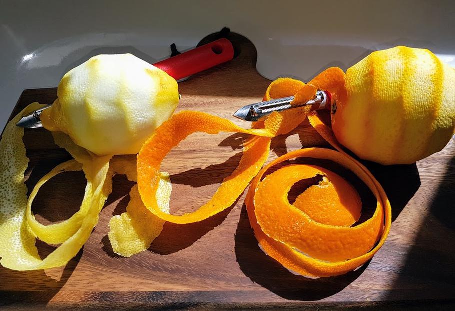 Écorces d’orange et clous de girofle : la recette oubliée qui revient en force pour un bien-être 100 % naturel