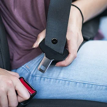 Le mystère du petit rond sur votre ceinture de sécurité : à quoi sert vraiment ce composant méconnu ?
