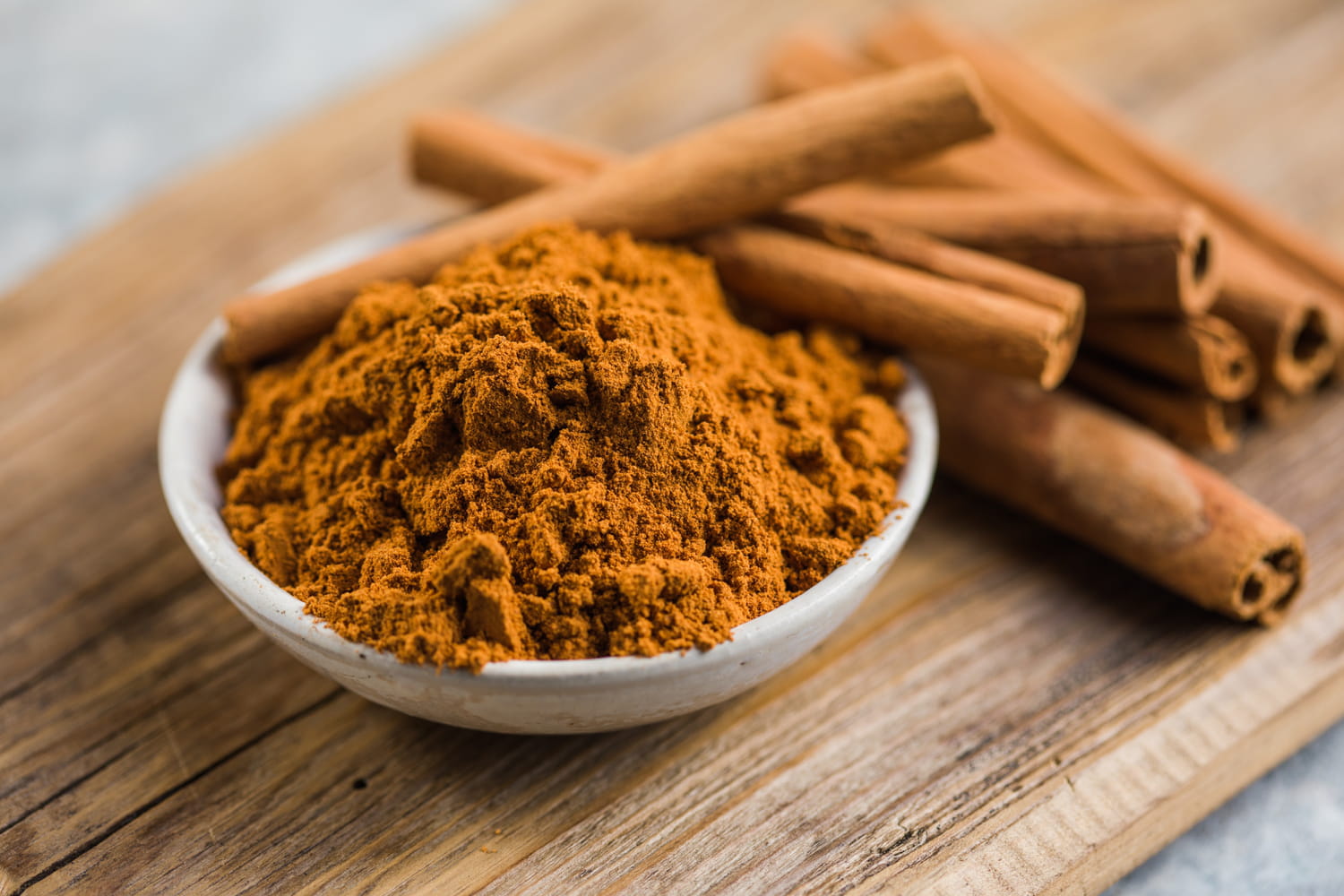Cette épice que vous avez dans votre cuisine pourrait révolutionner votre sommeil et votre ligne