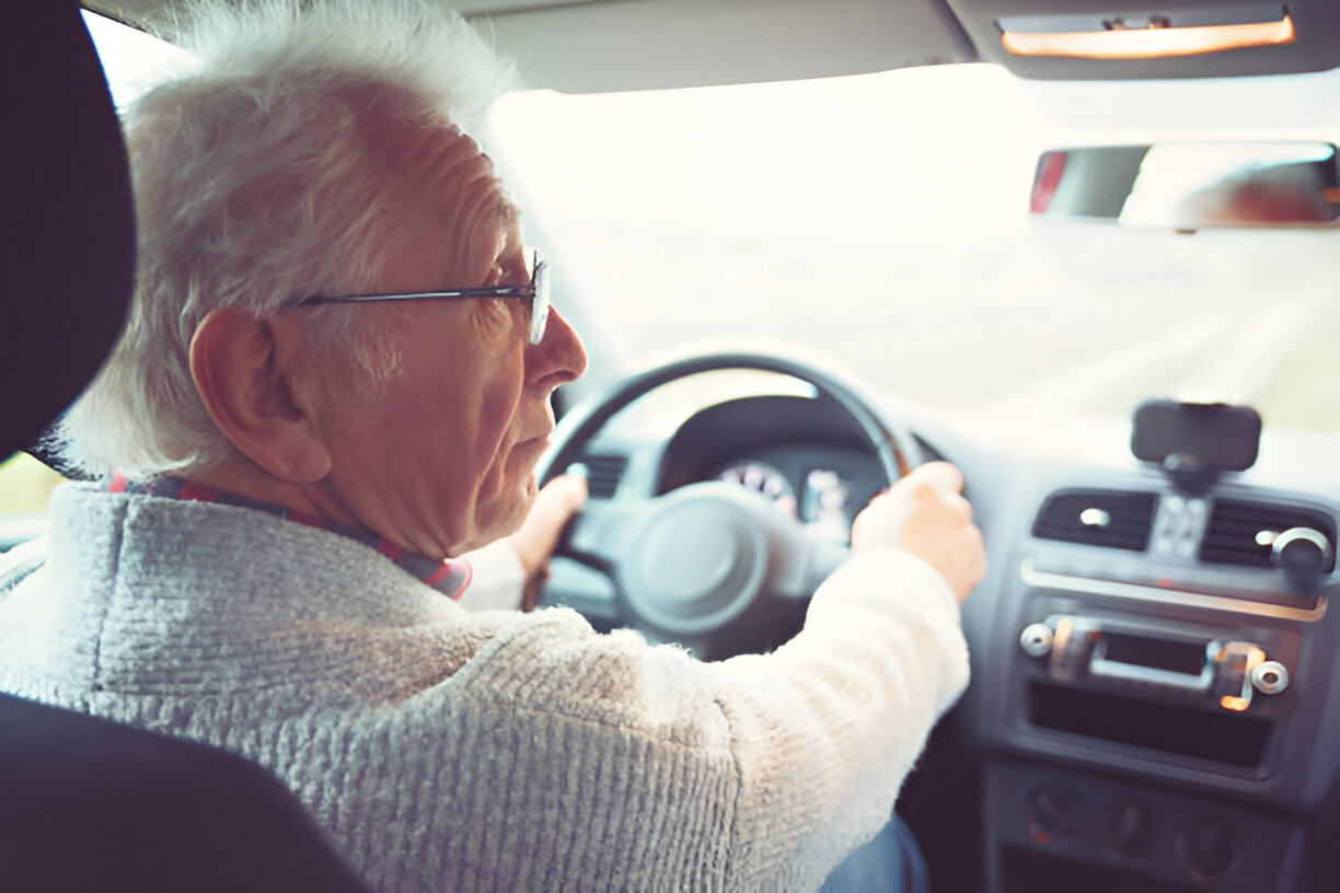 Automobile et seniors : à partir de quel âge faut-il vraiment songer à ranger ses clés de voiture ?