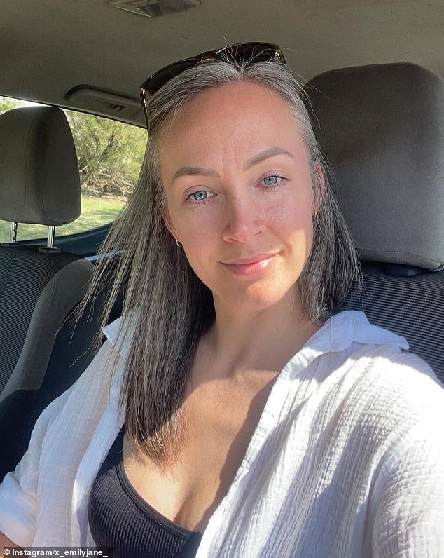 Emily réagissant aux commentaires sur son apparence