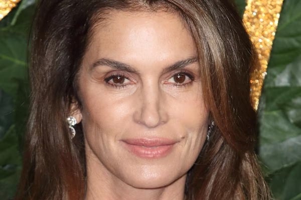 À 59 ans, Cindy Crawford réécrit les règles du temps : le parcours d'une muse intemporelle