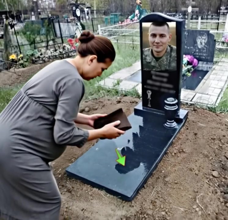 Elle est enceinte et découvre un portefeuille sur la tombe de son mari : ce qu’elle trouve à l’intérieur la laisse sans voix