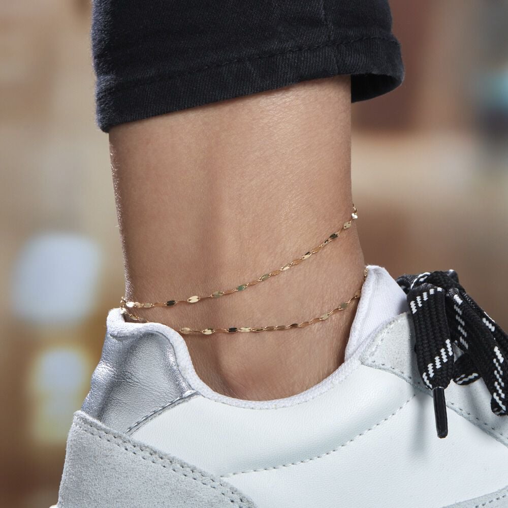 Bracelet de cheville : bien plus qu’un simple accessoire d’été, un symbole millénaire