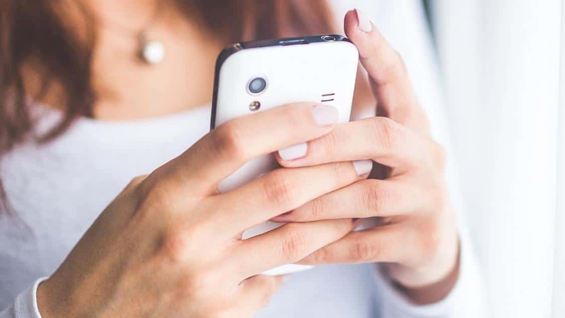 Elle pensait être licenciée pour des raisons budgétaires, jusqu’au message de l’épouse de son patron : « Il faut que je vous dise ce qu’il vous cache. »