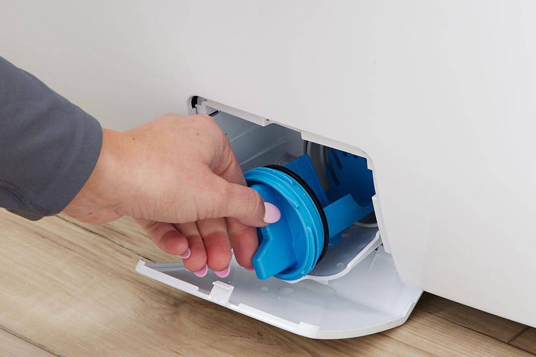 Le petit geste mensuel qui sauve votre machine à laver et vos vêtements