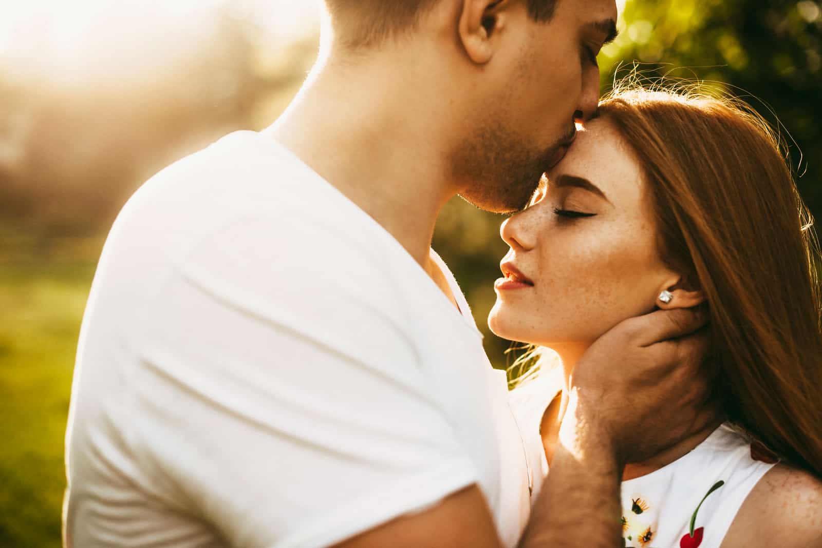 Ces baisers discrets qu’un homme ne donne que lorsqu’il est vraiment amoureux