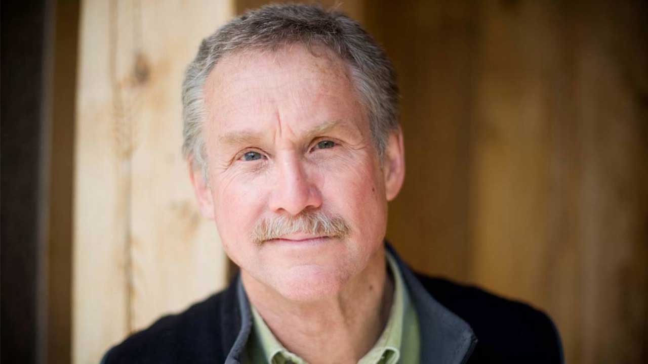 Portrait de David Quammen, auteur spécialiste des zoonoses