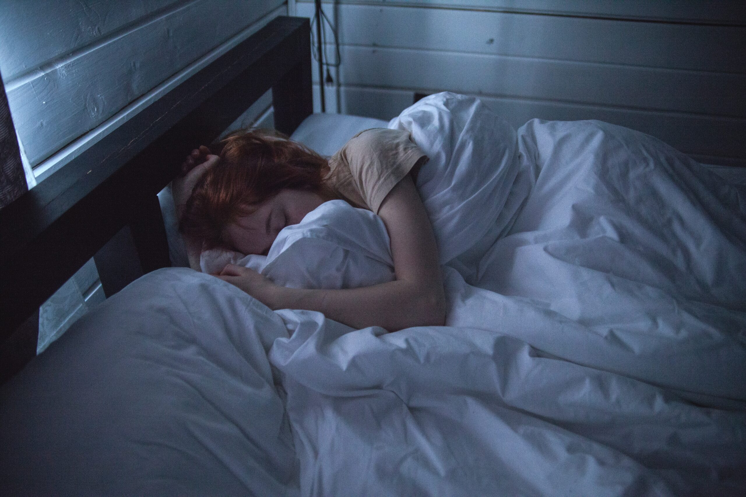 Et si votre corps refusait de vous obéir au réveil ? Ce trouble du sommeil qui glace le sang