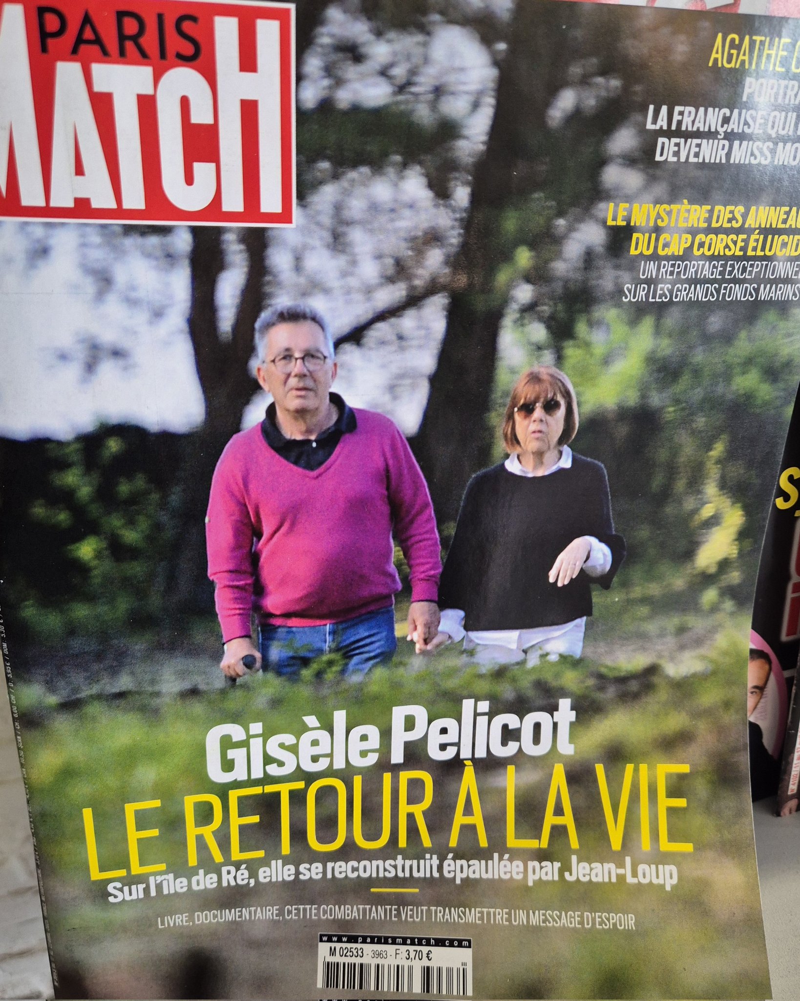 Femme inspirante devant un paysage