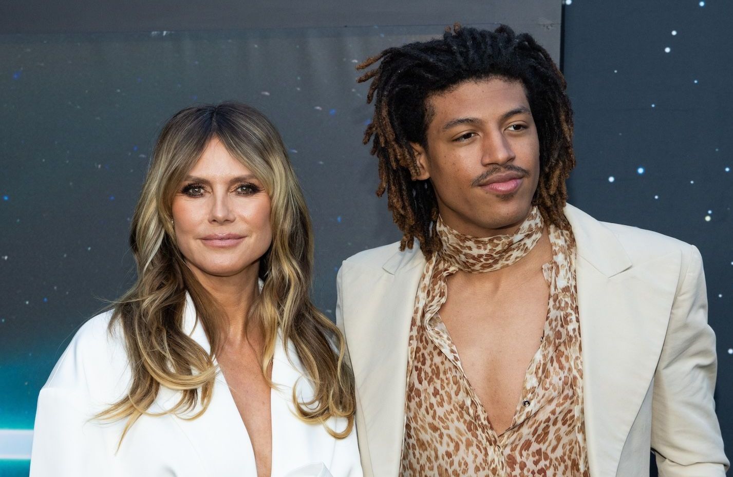 À 20 ans, le fils d’Heidi Klum vole la vedette sur le tapis rouge : un portrait craché de son père Seal