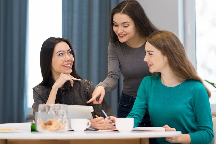 Dix attitudes féminines qui trahissent un besoin d’affection inassouvi
