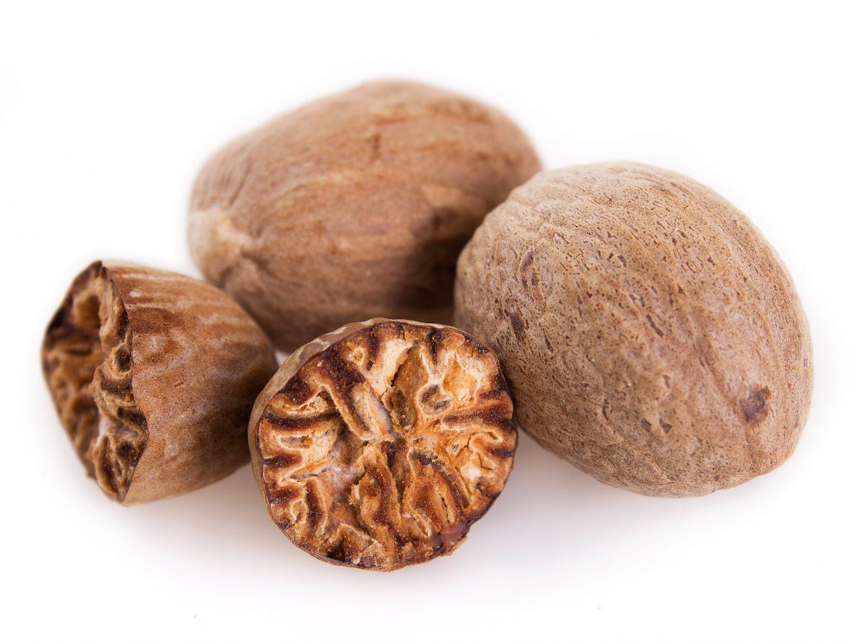 Noix de muscade entières et moulues