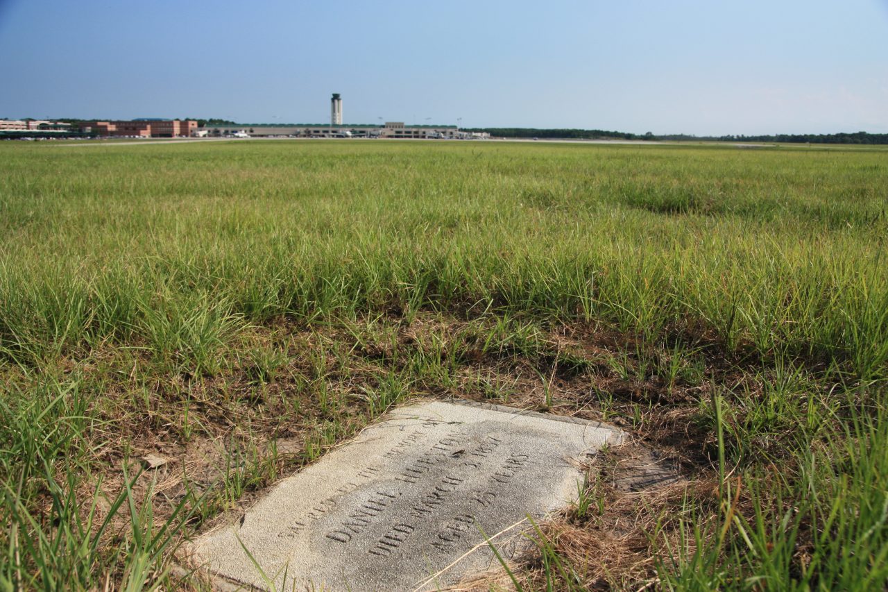 Savannah : l’aéroport qui abrite des tombes sous ses pistes d’atterrissage