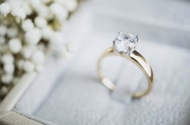 Un simple cliché offert à son époux, et c’est la fin du mariage : saurez-vous déceler l’anomalie ?